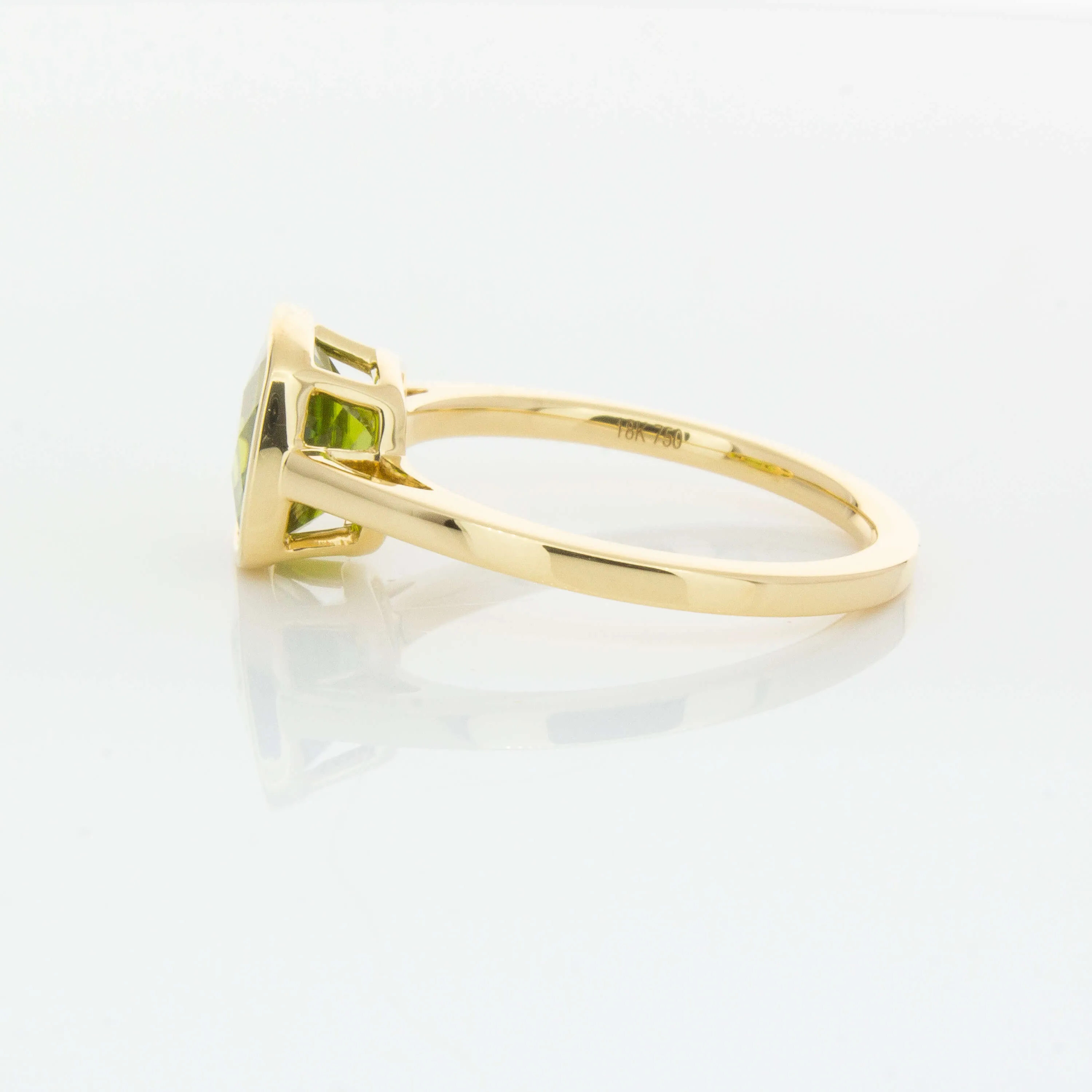 18ct Yellow Gold Peridot Ring