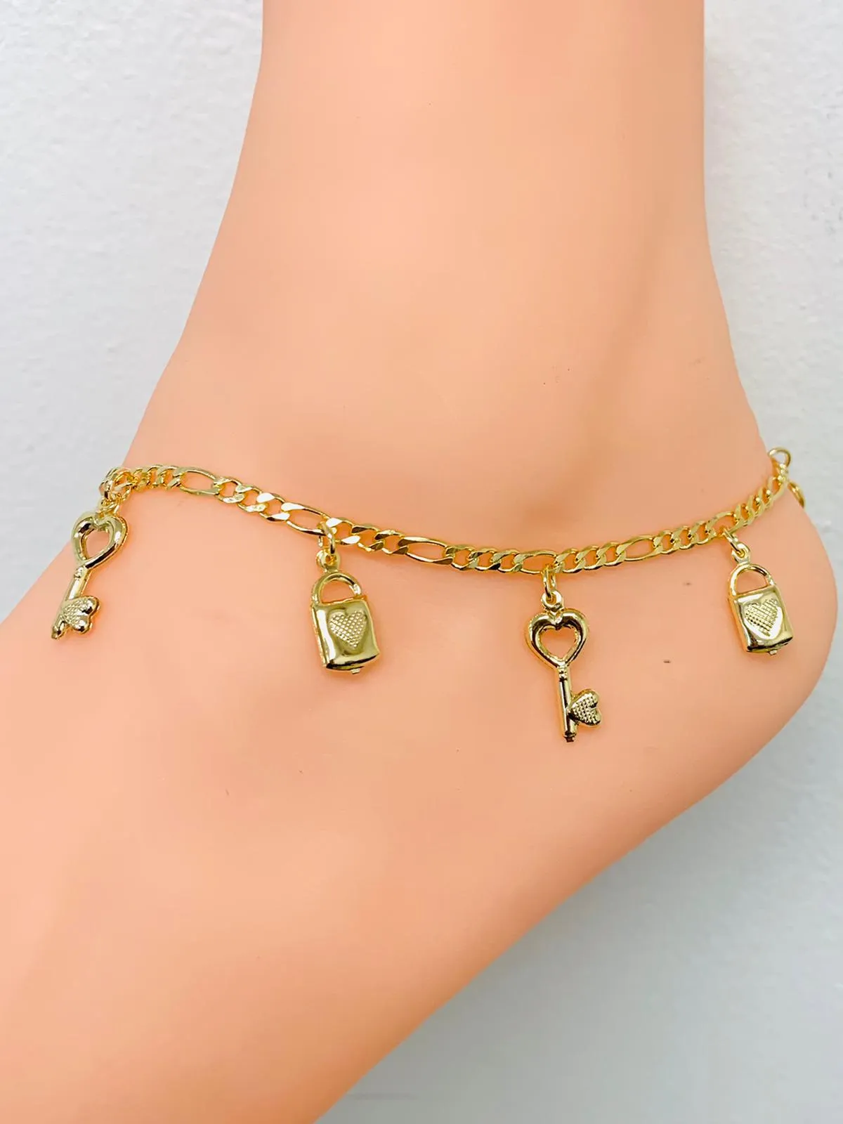 18K Gold Filled Key Lock Anklet Bracelet10" / Figaro Link Anklet Bracelet / Women's Bracelet / Tobillera Para Mujer en Oro Laminado / Pulsera de Pie / Bracelets / Anklets