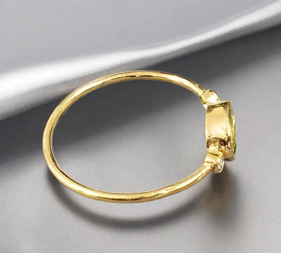 18k Gold Oval Green Peridot & Diamond Ring