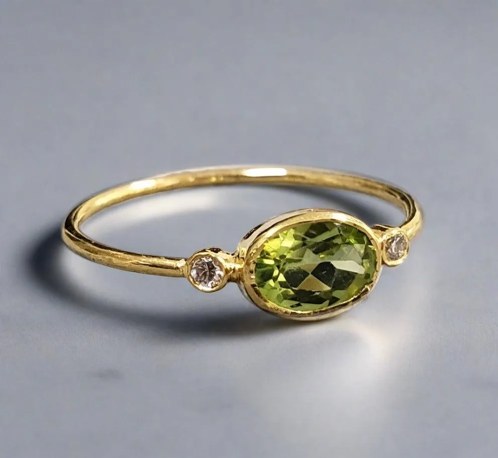 18k Gold Oval Green Peridot & Diamond Ring