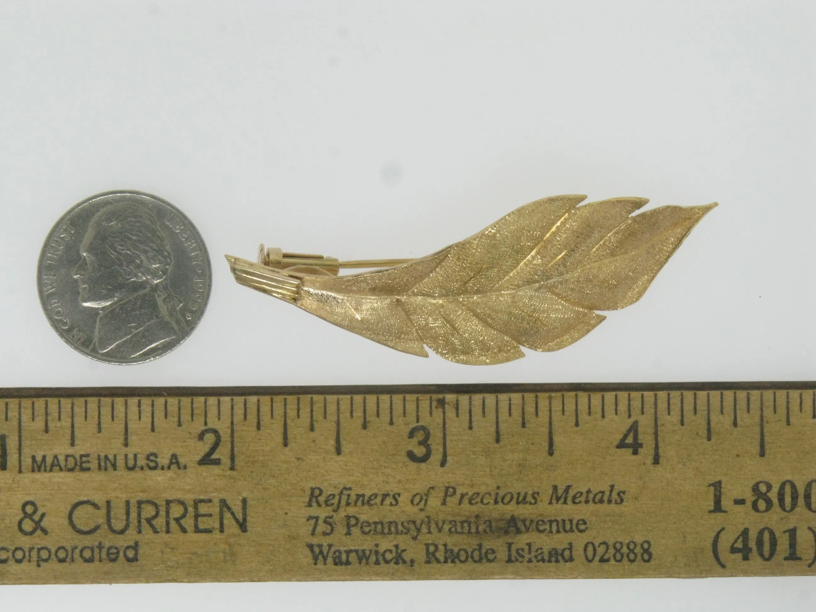 18K Yellow Gold Hand Engraved Florentine Finish Leaf Pin/Brooch (Estate Jewelry)