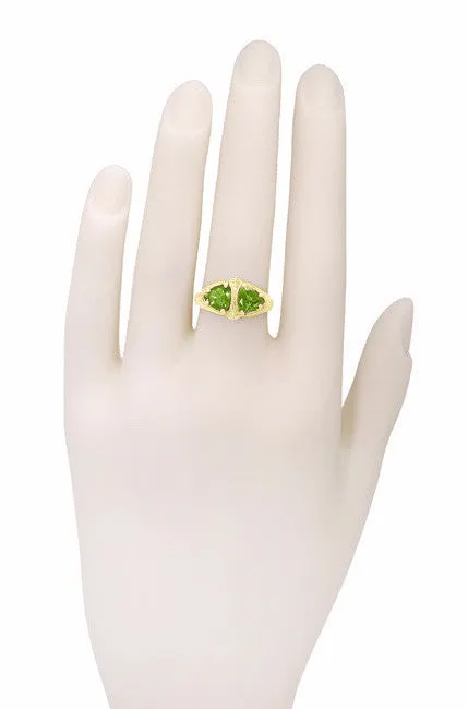 Art Deco Filigree Peridot Loving Duo Ring in 14 Karat Yellow Gold