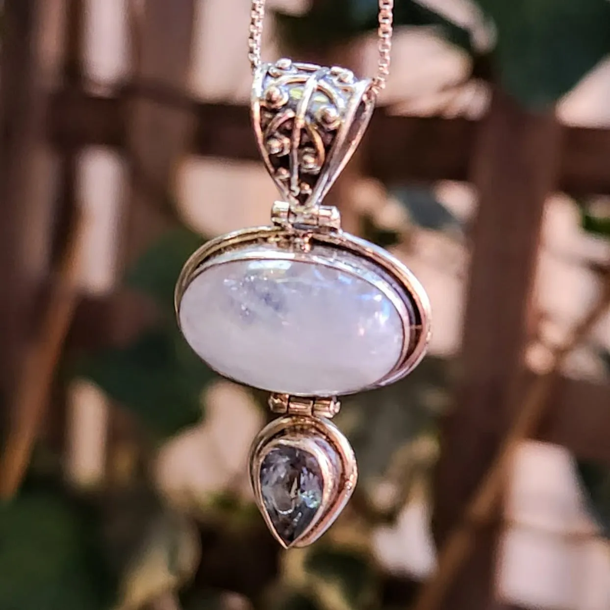 BLUE HUES - TOPAZ / MOONSTONE 925 PENDANT NECKLACE