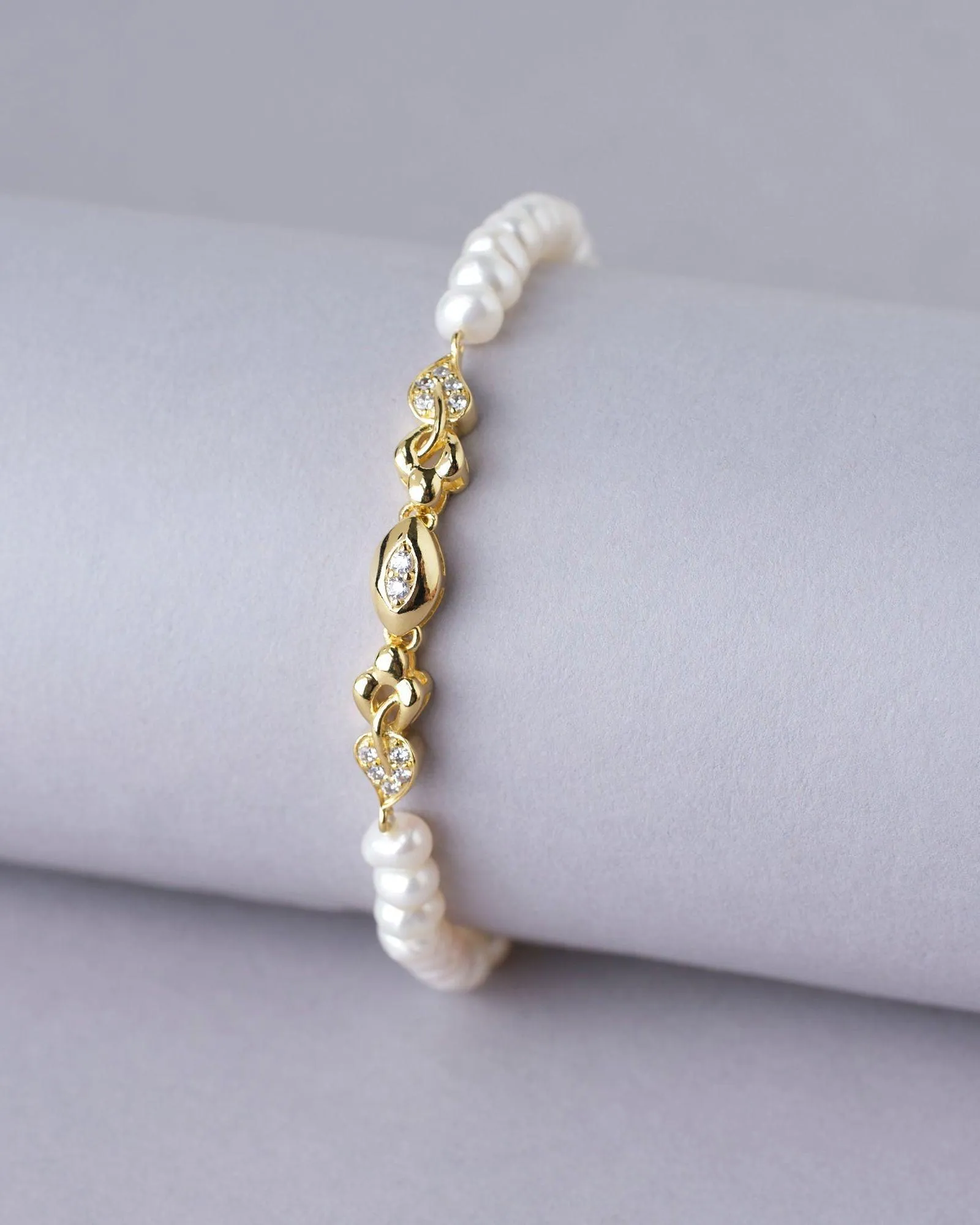 Dorie White Pearl Braclet