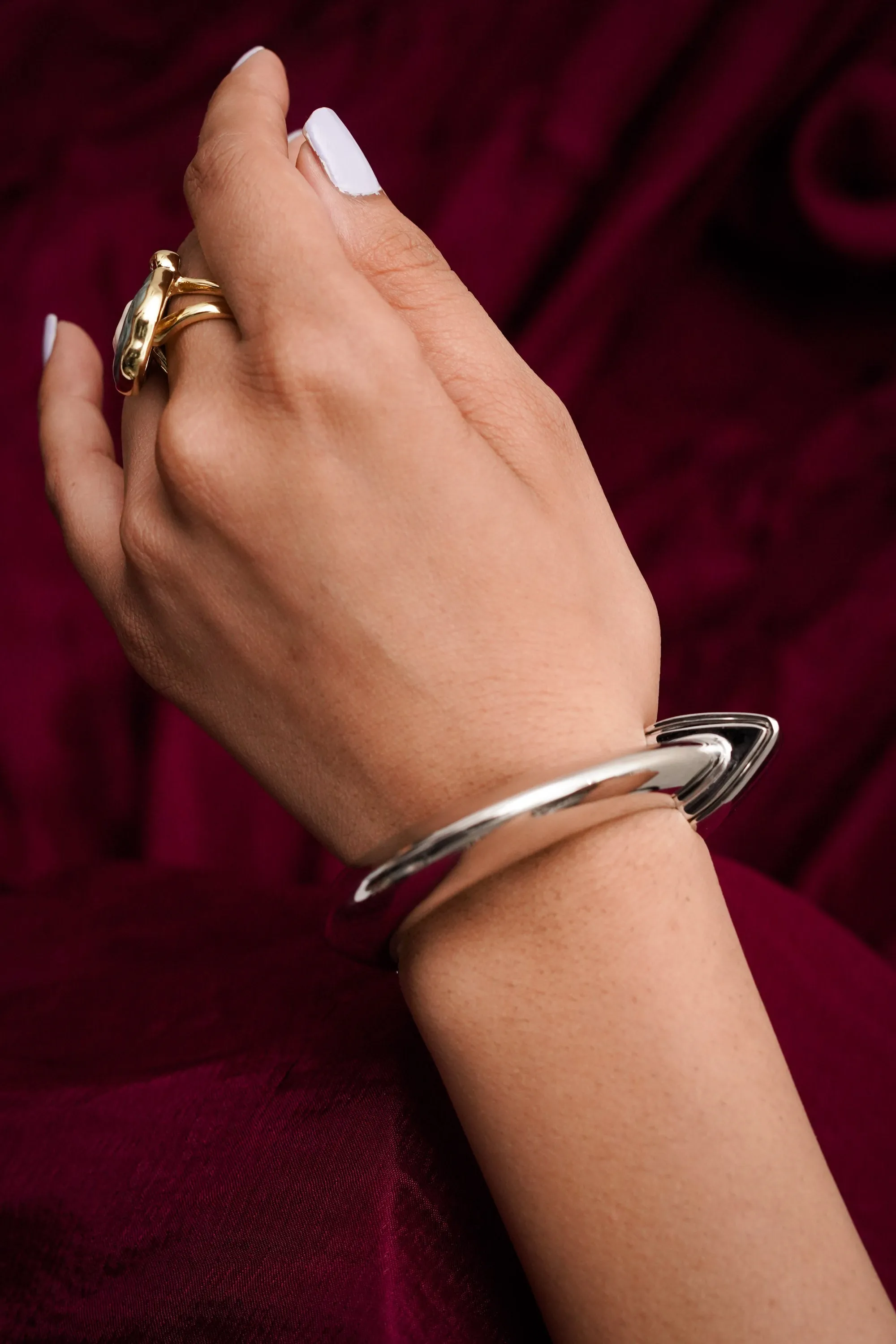 Elegance Curve Cuff