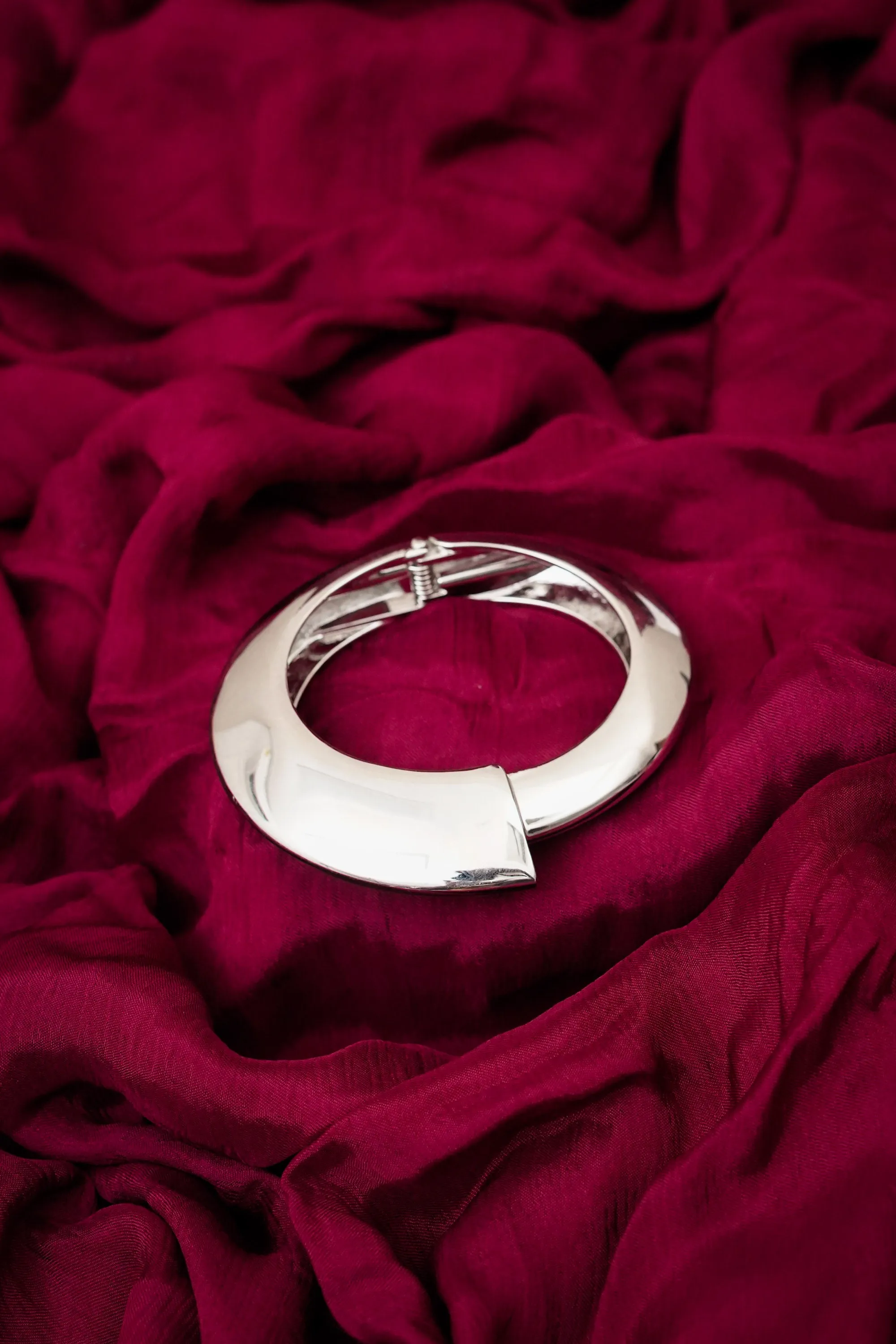 Elegance Curve Cuff