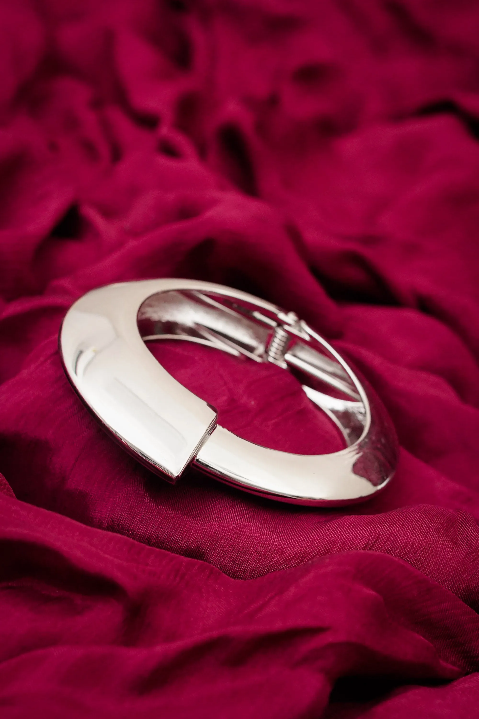 Elegance Curve Cuff