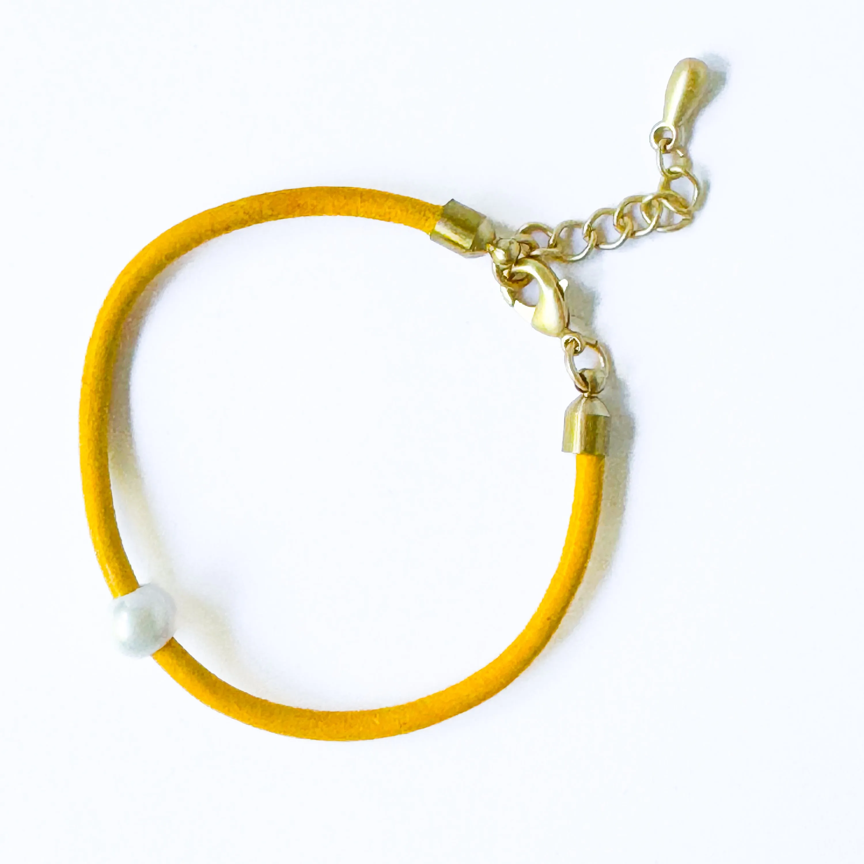 Thin Adjustable Leather and Pearl Bracelet