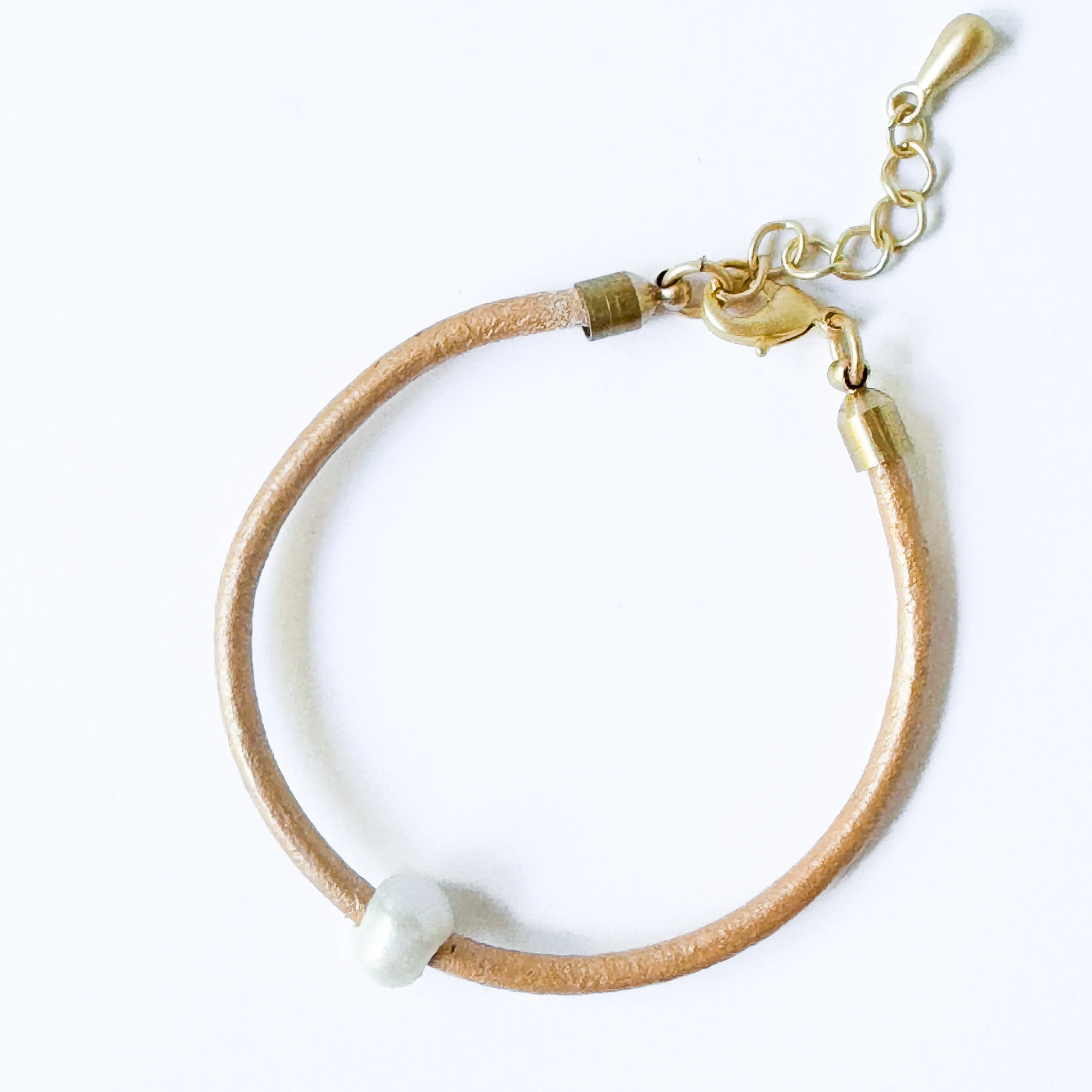 Thin Adjustable Leather and Pearl Bracelet