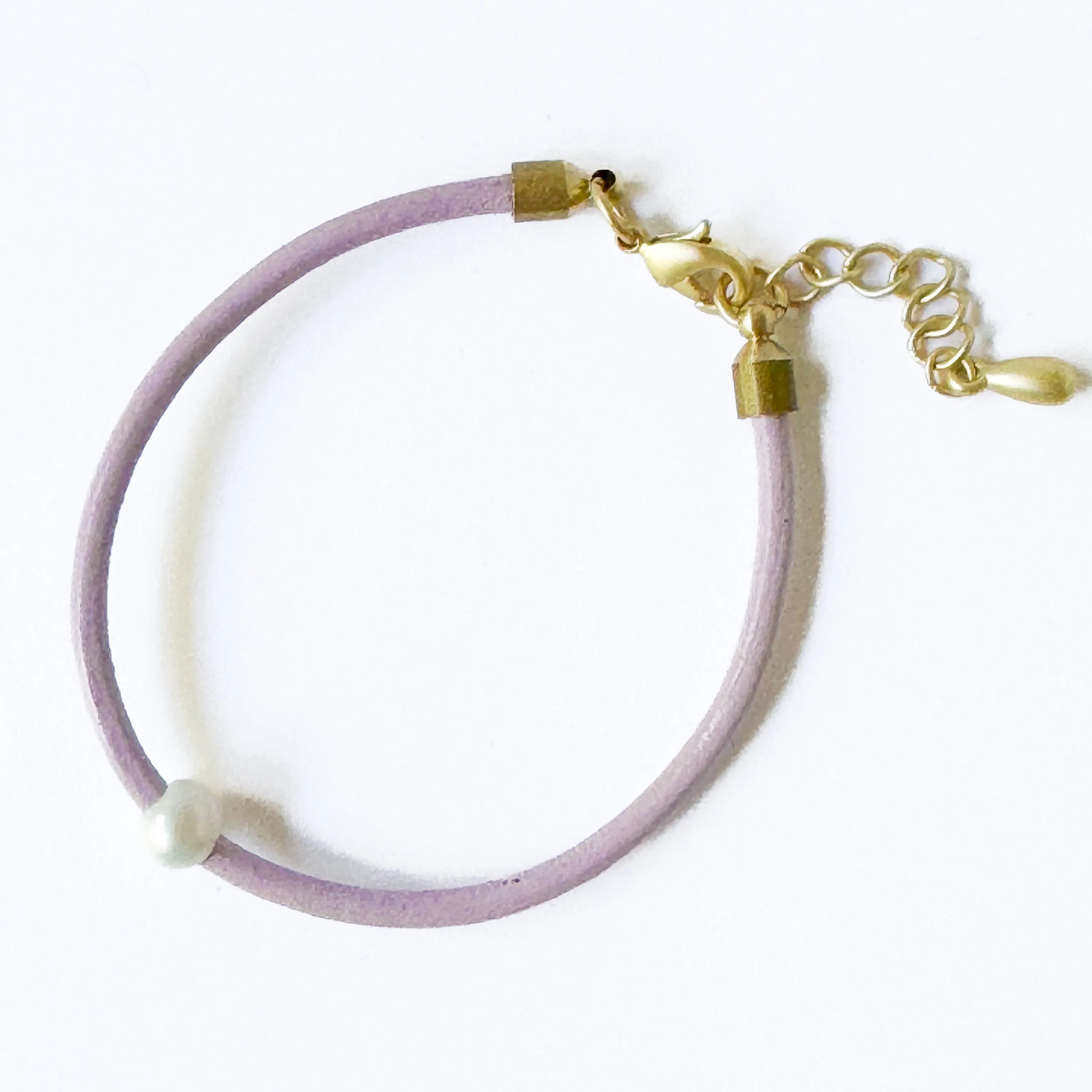 Thin Adjustable Leather and Pearl Bracelet