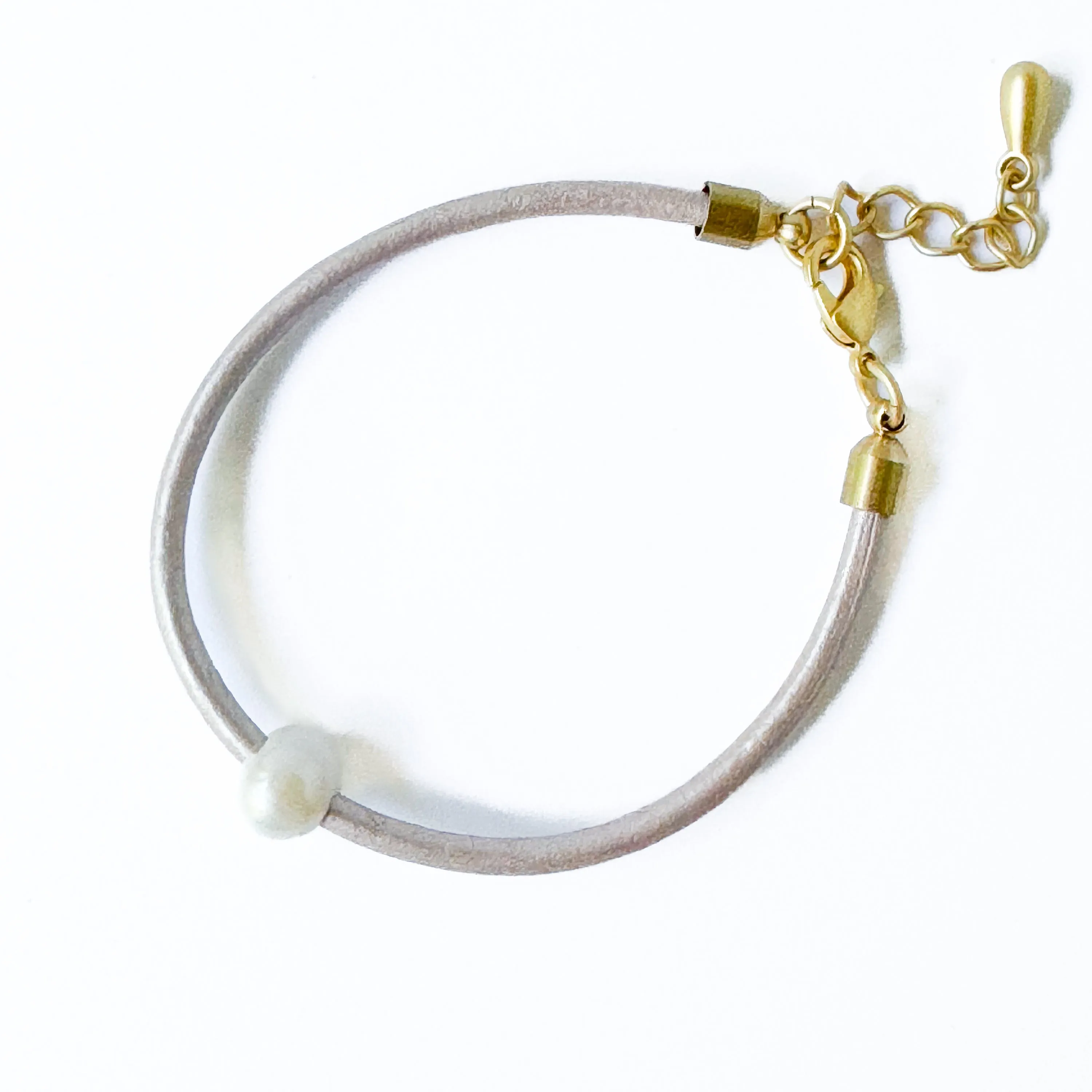 Thin Adjustable Leather and Pearl Bracelet