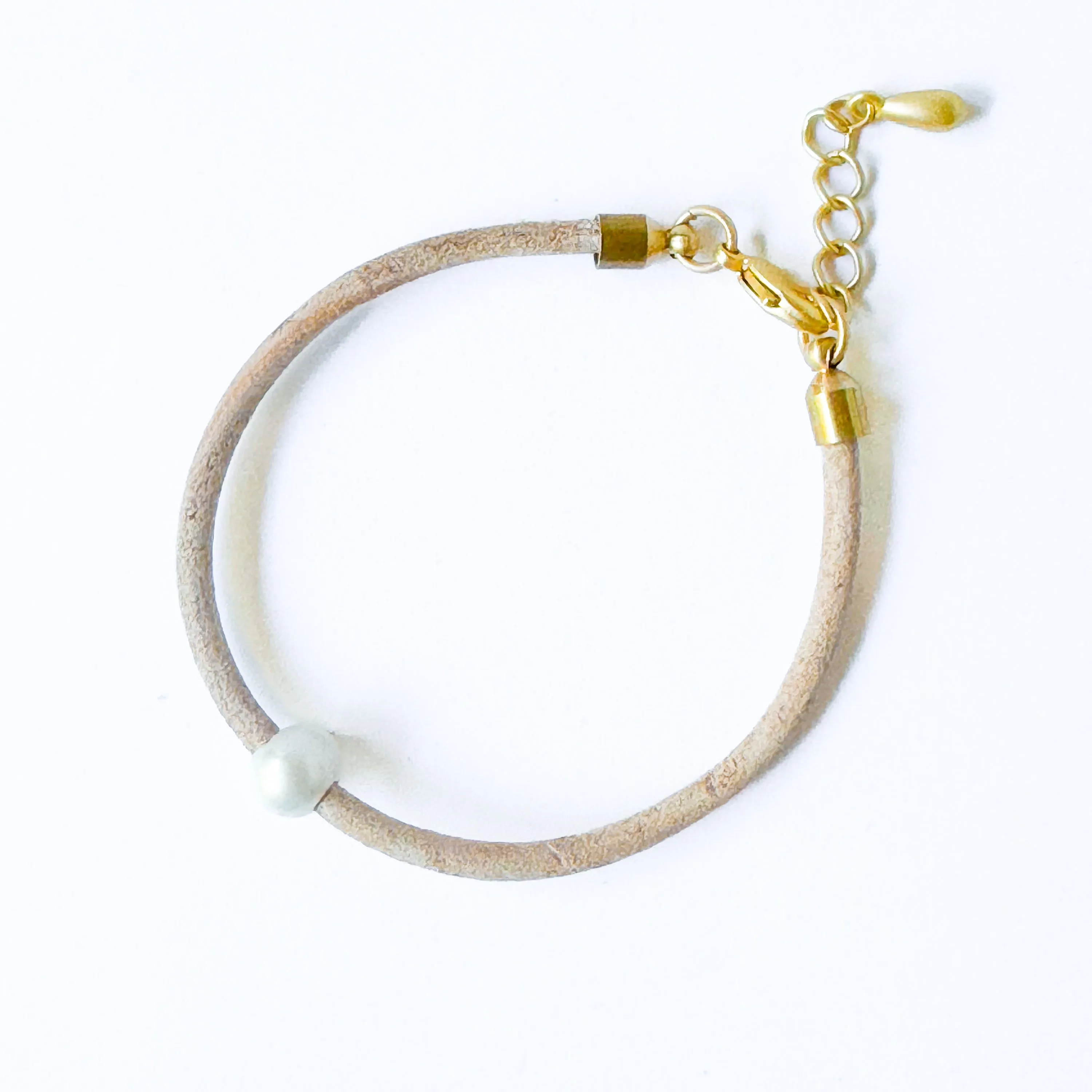 Thin Adjustable Leather and Pearl Bracelet