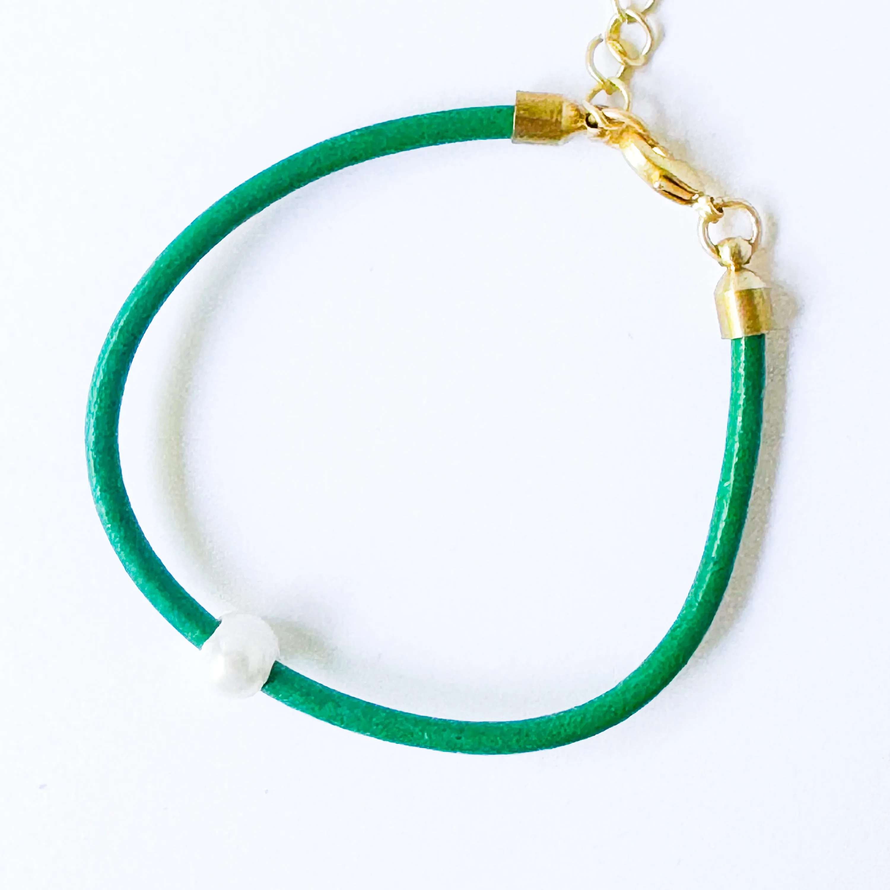 Thin Adjustable Leather and Pearl Bracelet