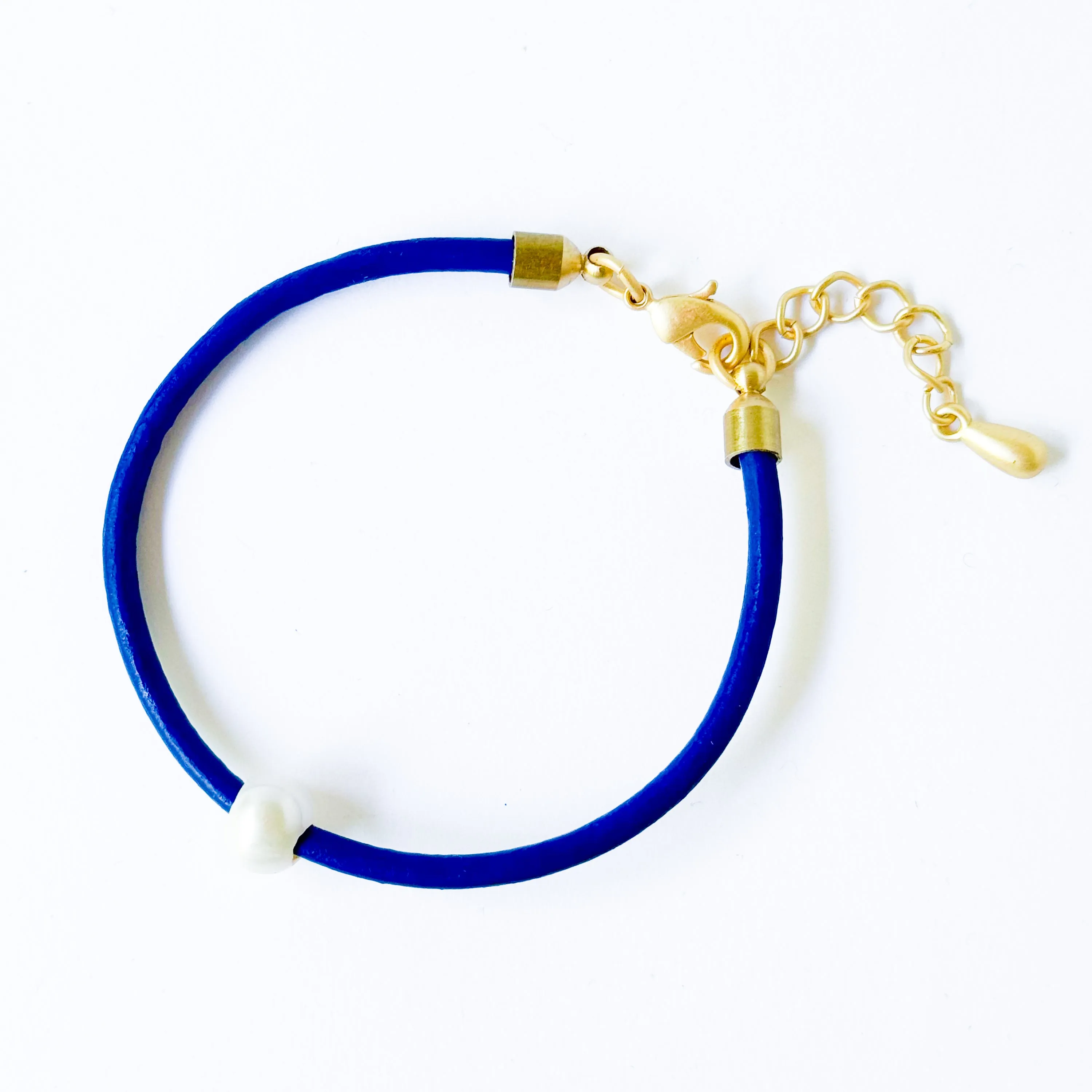 Thin Adjustable Leather and Pearl Bracelet