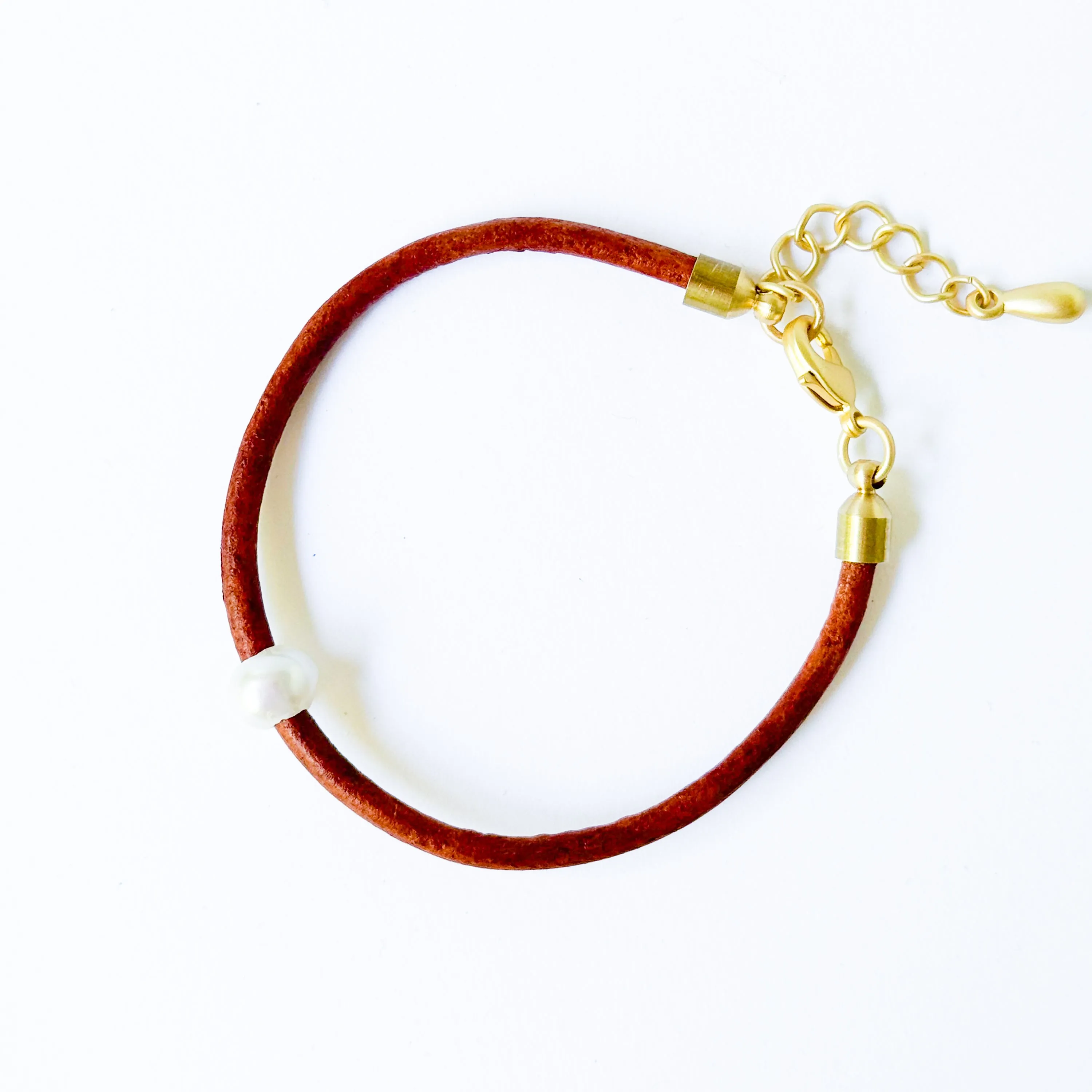 Thin Adjustable Leather and Pearl Bracelet