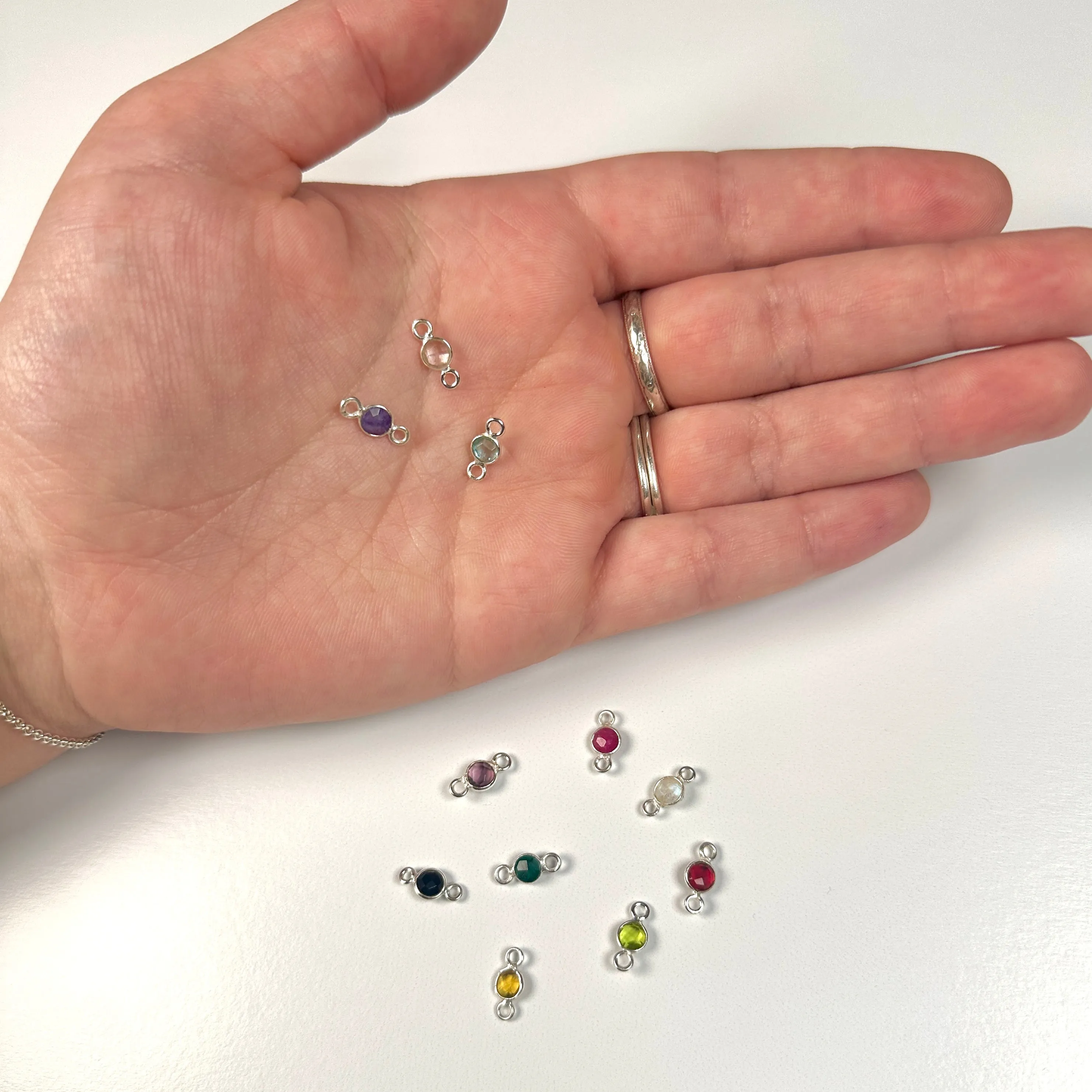 Tiny Round Channel Set Peridot Connector