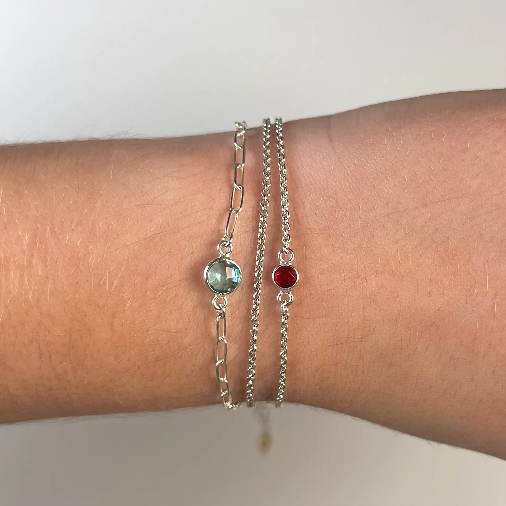 Tiny Round Channel Set Peridot Connector