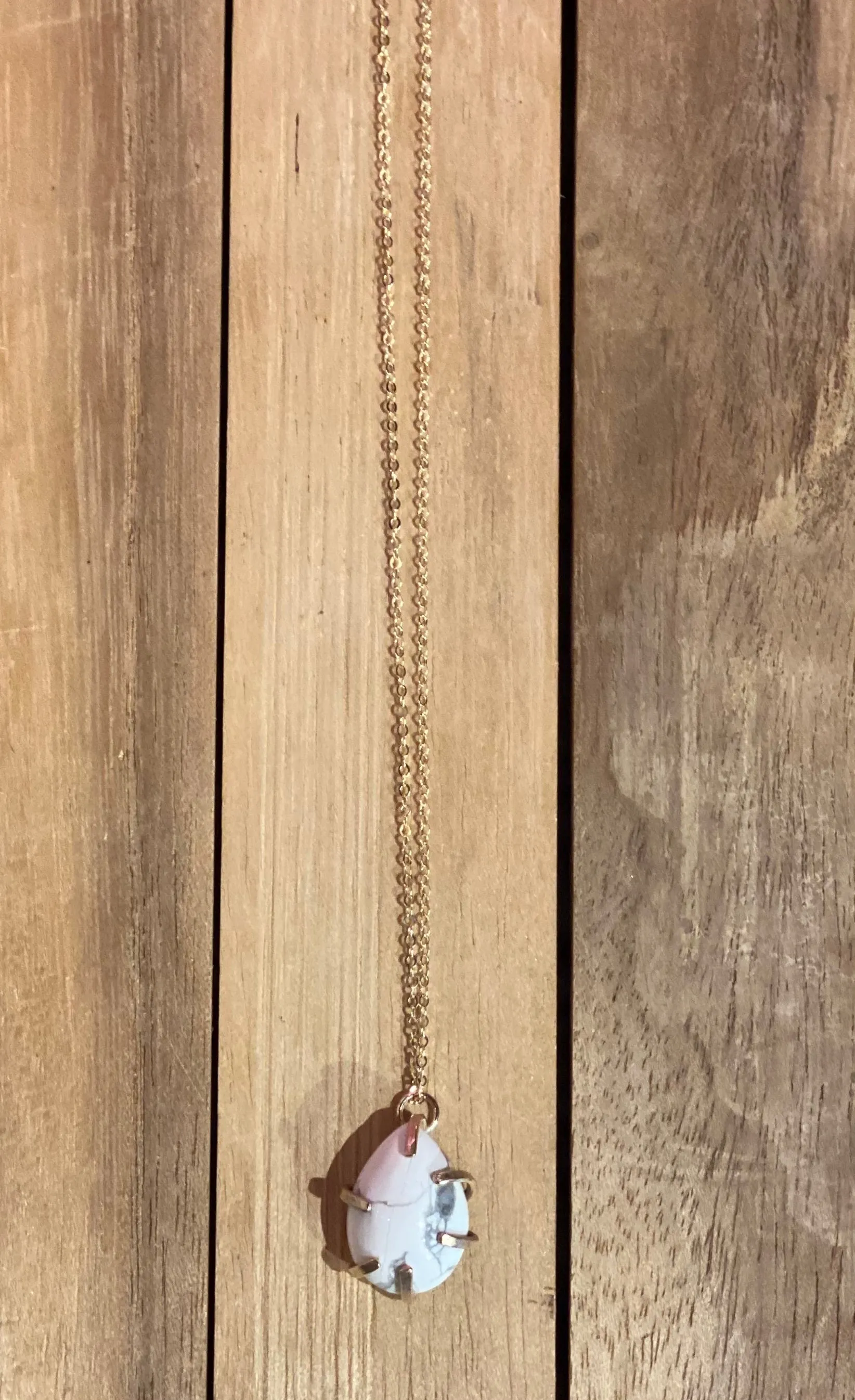 USM | White Claw Necklace
